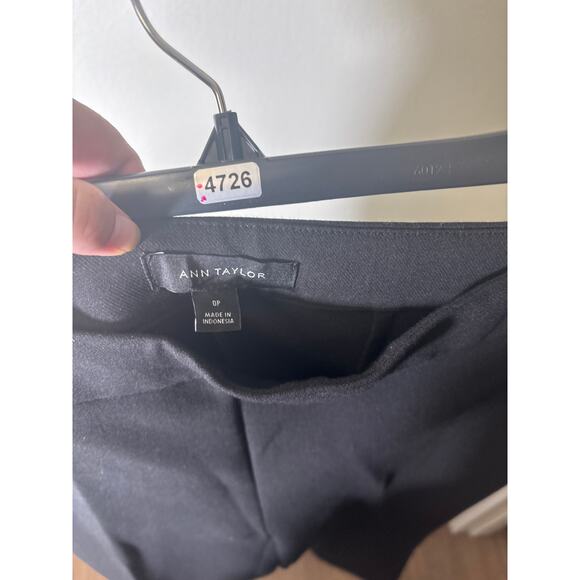 Ann Taylor Black Side Zip Ankle Pants Sz 0P - Picture 2 of 3